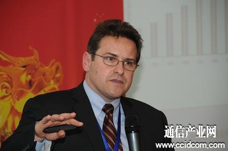 IBMϵ�y(t��ng)�c�Ƽ���ȫ�����C(j��)�N�۸�����Paulo Carvao�ڴ���������}���v 